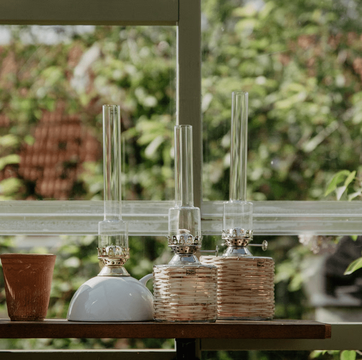 Ceramic kerosene lamp with handle Hvit Fra Strömshaga - Passer med veke artikkelnummer 116210 og brennere med artikkelnummer 128118G.