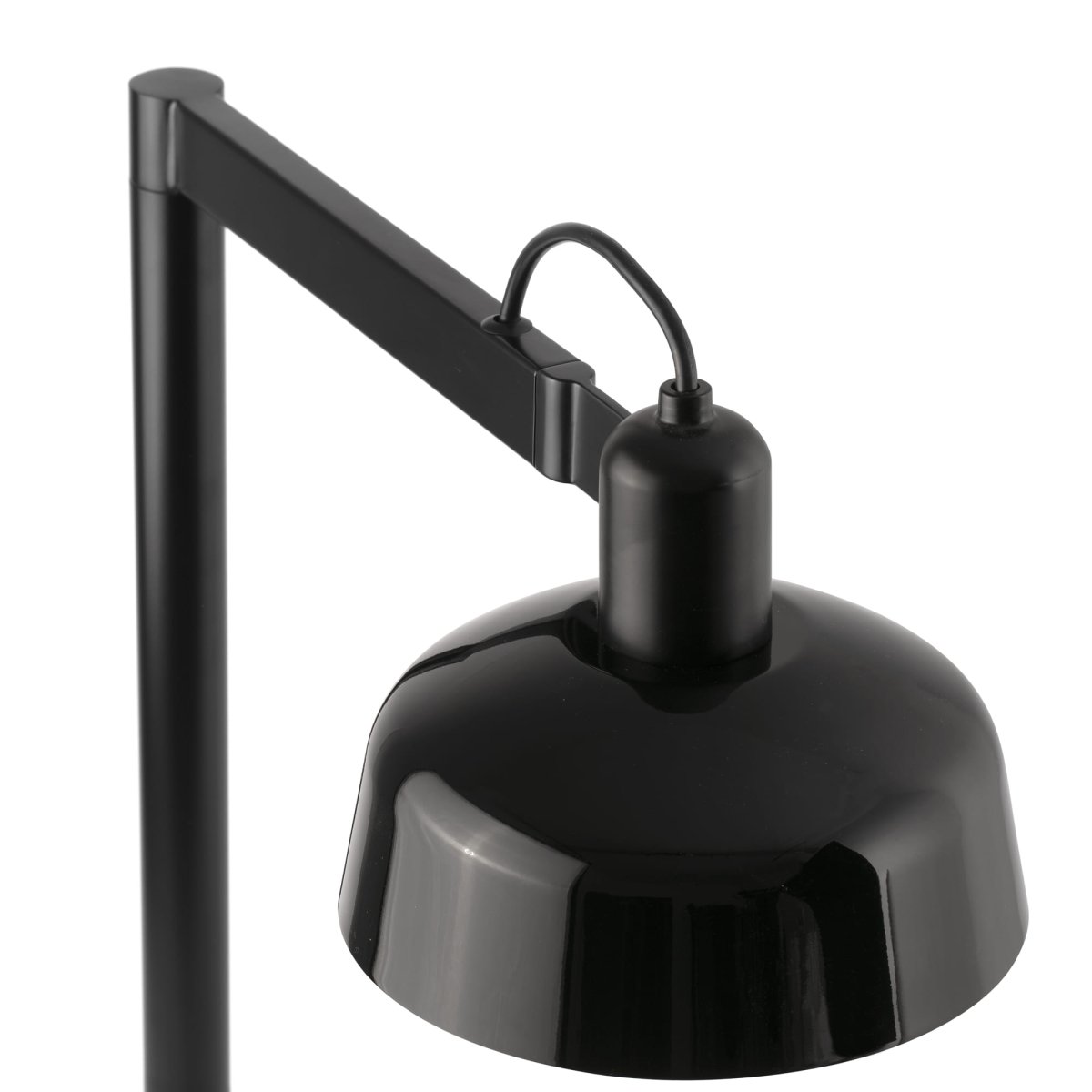 Tatawin 58cm Svart skrivebordslampe Fra Faro Barcelona - Tatawin er en bordlampe med svart struktur og svart metallskjerm som gir et rettet, fokusert lys.