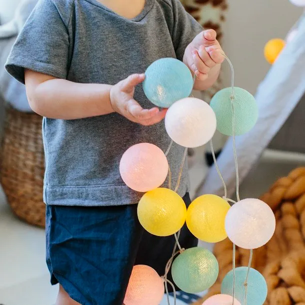 Irislights Fairytale 20-lights Flerfarget Fra Irislights - Lyslenken kan plasseres p&aring; en rekke forskjellige m&aring;ter og er en verdsatt interi&oslash;rdetalj av b&aring;de voksne og barn!