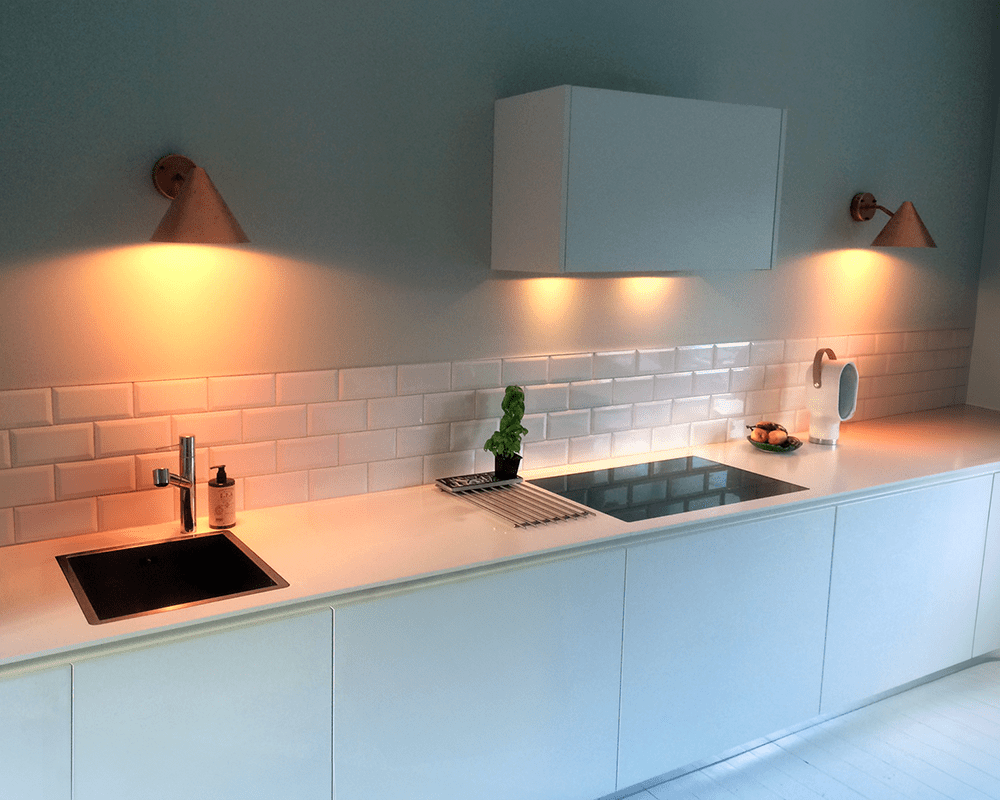Tratt Rå kobber utendørslampe Fra Westal - Tratt vegglampe er en nedovervendt veggarmatur med et allround lysm&oslash;nster, laget av r&oslash;dt kobber for ekstra holdbarhet og lang levetid.