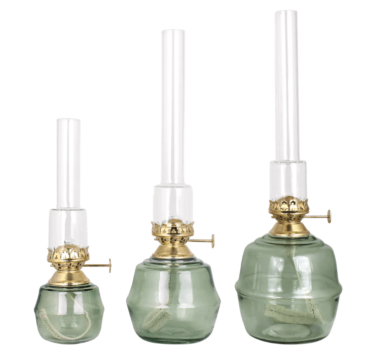 Kerosene Lamp Majken Mid Grønn Fra Strömshaga - Brennere i klart glass og brennere i messing.