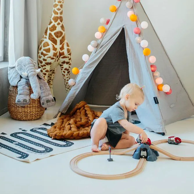 Irislights Birdie 20-lights Flerfarget Fra Irislights - Lyslenkene fra Irislights passer inn i de fleste rom og milj&oslash;er, og kan plasseres enten i vinduet, rundt et speil eller hvorfor ikke i en glassvase eller kurv?