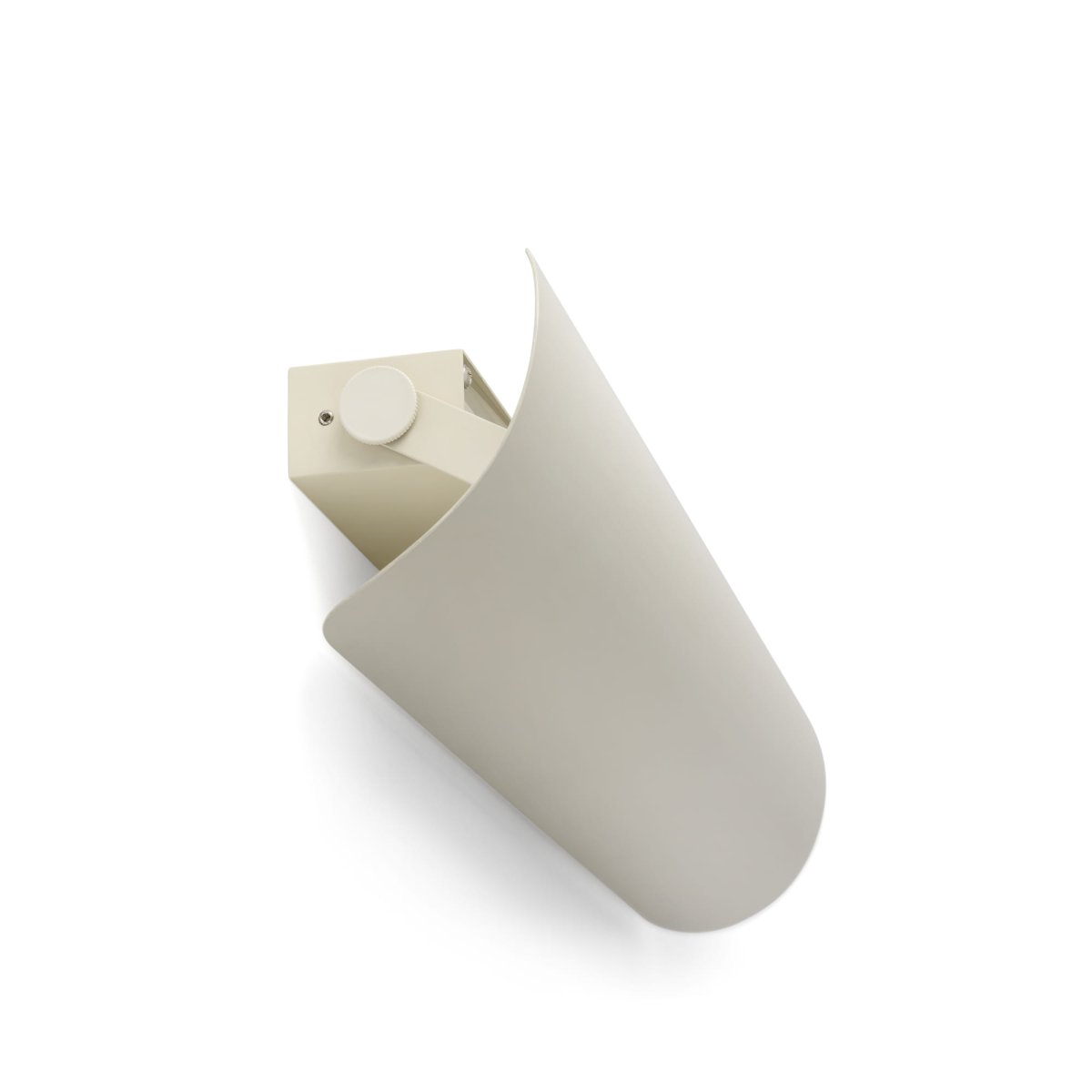 Novo 50cm Beige vegglampe Fra Faro Barcelona - Lampen er laget av metall og kan monteres b&aring;de vertikalt og horisontalt, noe som gj&oslash;r den fleksibel for forskjellige rom og behov.