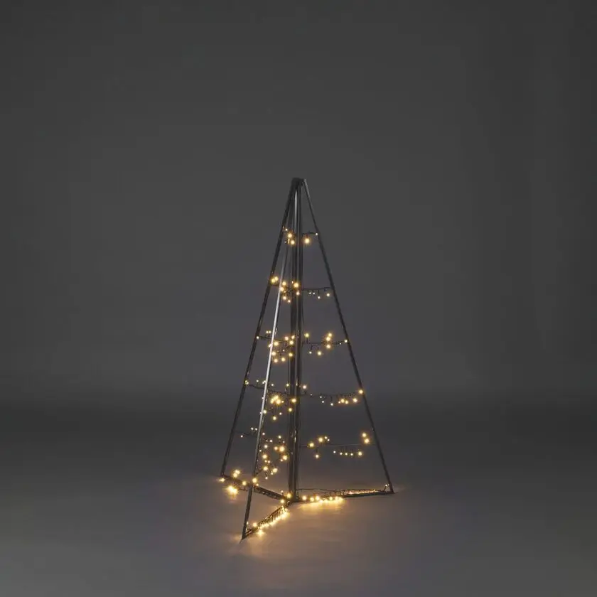 Metalldekorasjon Pyramide 120cm Svart Fra Konstsmide - Med 171 varme ravfargede LED-lys sprer den en elegant gl&oslash;d og skaper en magisk atmosf&aelig;re.