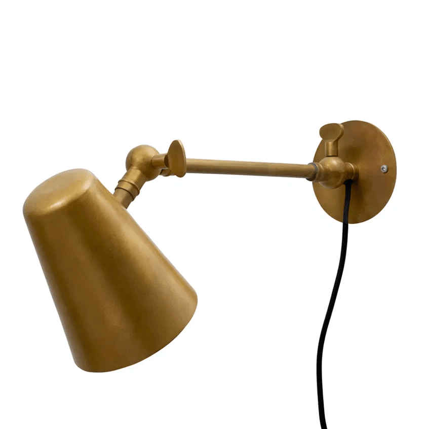 Vala Long 42cm Rå messing vegglampe Fra H. Skjalm P - Den passer perfekt i entr&eacute;en, langs kj&oslash;kkenbenken eller som nattbordslampe.