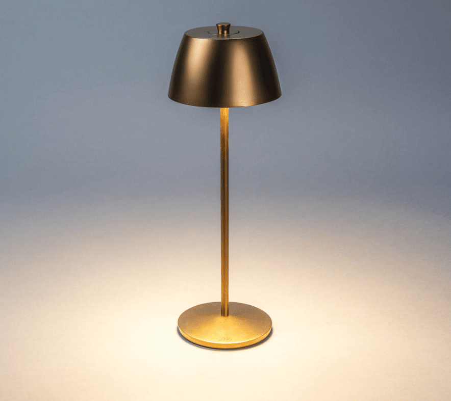 Èze 32cm Matt kobber bærbar Fra Konstsmide - Lampen er utstyrt med en berøringsdimmer slik at du kan justere lysstyrken og fargetemperaturen fra varmt gult lys til varmt hvitt lys.