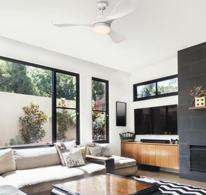 Pierre Ø132 Hvit Fra Westinghouse - Pierre takvifte med dimbar LED-lyskilde og hvit finish er en moderne og elegant løsning for både soverom og stue.