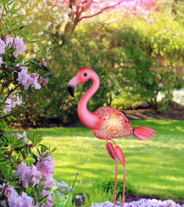 Flamingo Rosa solcellelampe Fra Globo Lighting - Lys upp tr&auml;dg&aring;rden med en charmig flamingo i solcellsbelysning!