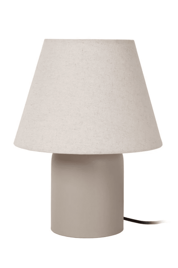 Macia 27cm Beige bordlampe Fra Lucide - Den keramiske lampefoten har en jordn&aelig;r beige farge som i kombinasjon med den kremfargede linskjermen skaper en koselig atmosf&aelig;re i hjemmet.