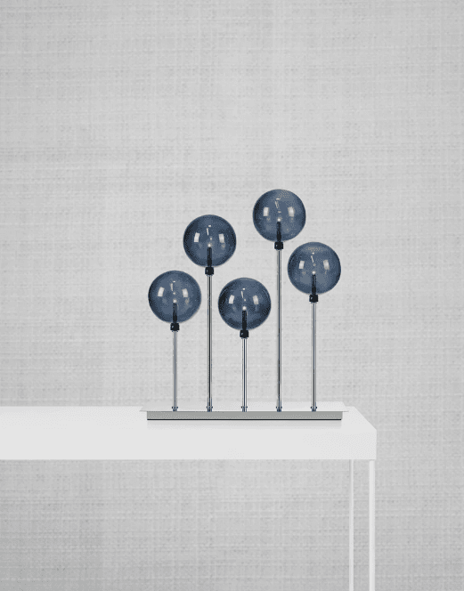 Mäster Sølv Fra Markslöjd - Mister Advent lysestake i krom/røyk er den perfekte julebelysningen som også kan brukes hele året takket være den rene og nedstrippede designen.