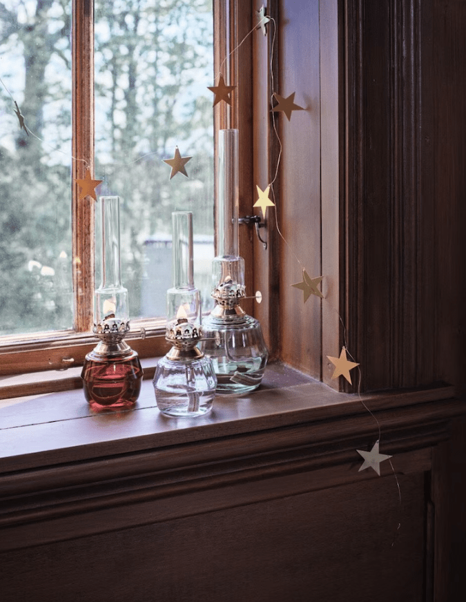 Kerosene Lamp Majken Small RØD Fra Strömshaga - Brenner i klart glass og brenner i messing.