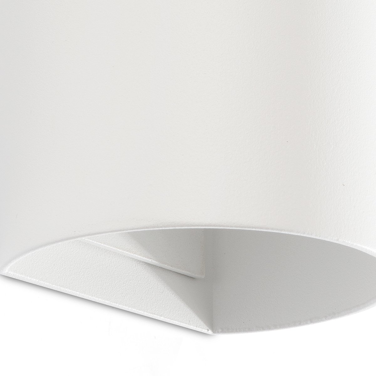 Sole 15cm Hvit vegglampe Fra Faro Barcelona - Den er tilgjengelig i to st&oslash;rrelser og kan lyse i &eacute;n eller to retninger, noe som gj&oslash;r den ideell for ganger og mindre rom.