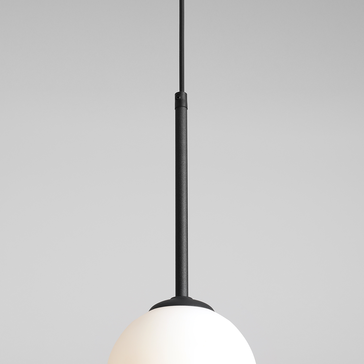 Bosso Ø14 Svart Taklampe Fra Artera - Det tidløse designet gjør den til den perfekte belysningen for både moderne og klassisk interiør.