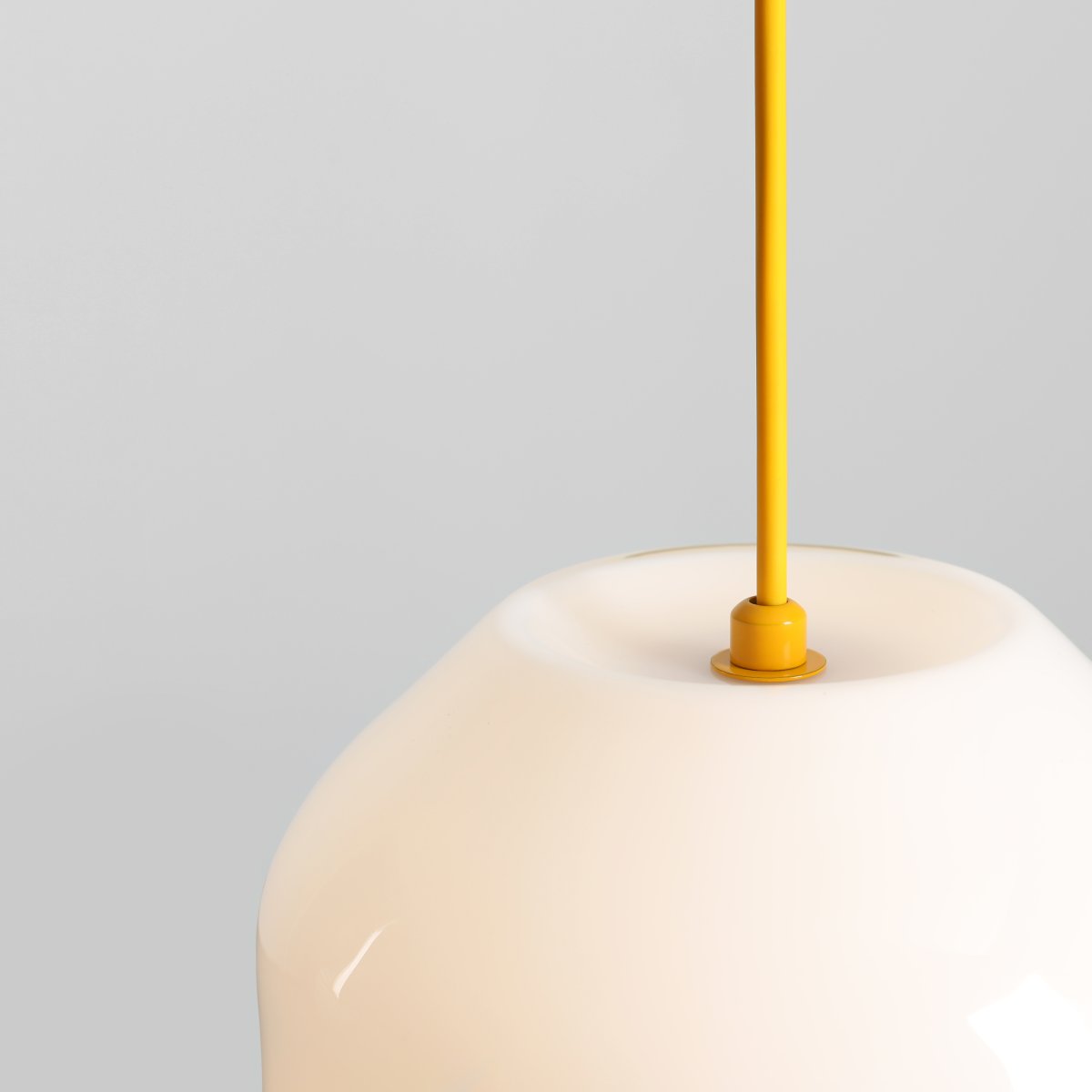 Flask Ø18 Gul Taklampe Fra Artera - Flask er en stilig takpendellampe som kombinerer myke former med et moderne fargevalg.