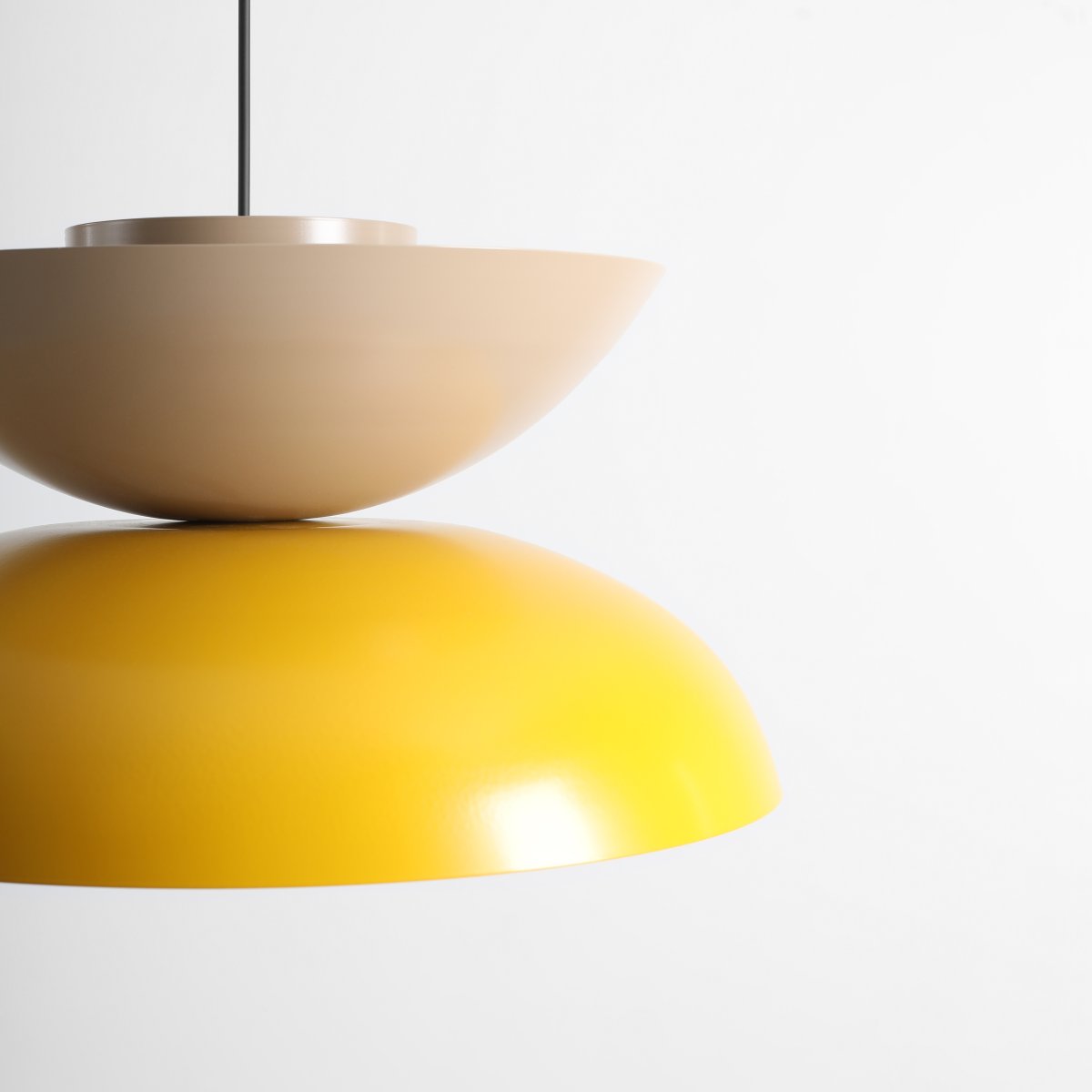 Millo Ø47 Gul/beige Taklampe Fra Artera - Med sine sennepsgule og beige farger blir den et lekent og stilig element i interiøret.