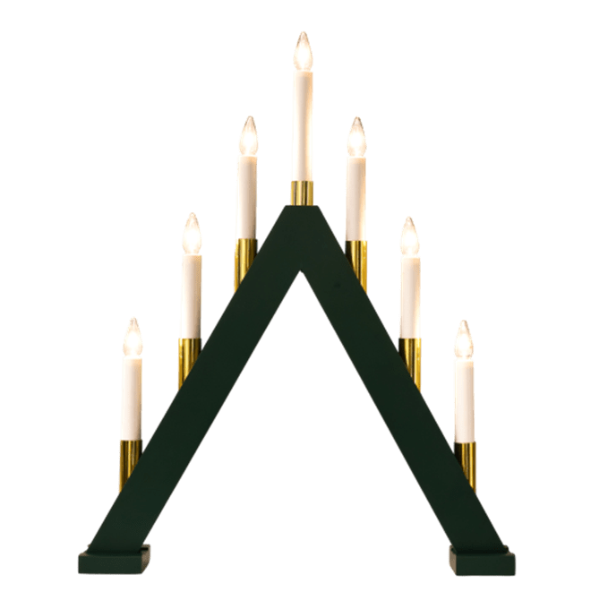 Hilda 7 Mørkegrønn Fra Pixie Design - Hilda er en dekorativ lysestake i tre med en dyp m&oslash;rkegr&oslash;nn farge og gullfargede mansjetter som skaper en elegant kontrast.