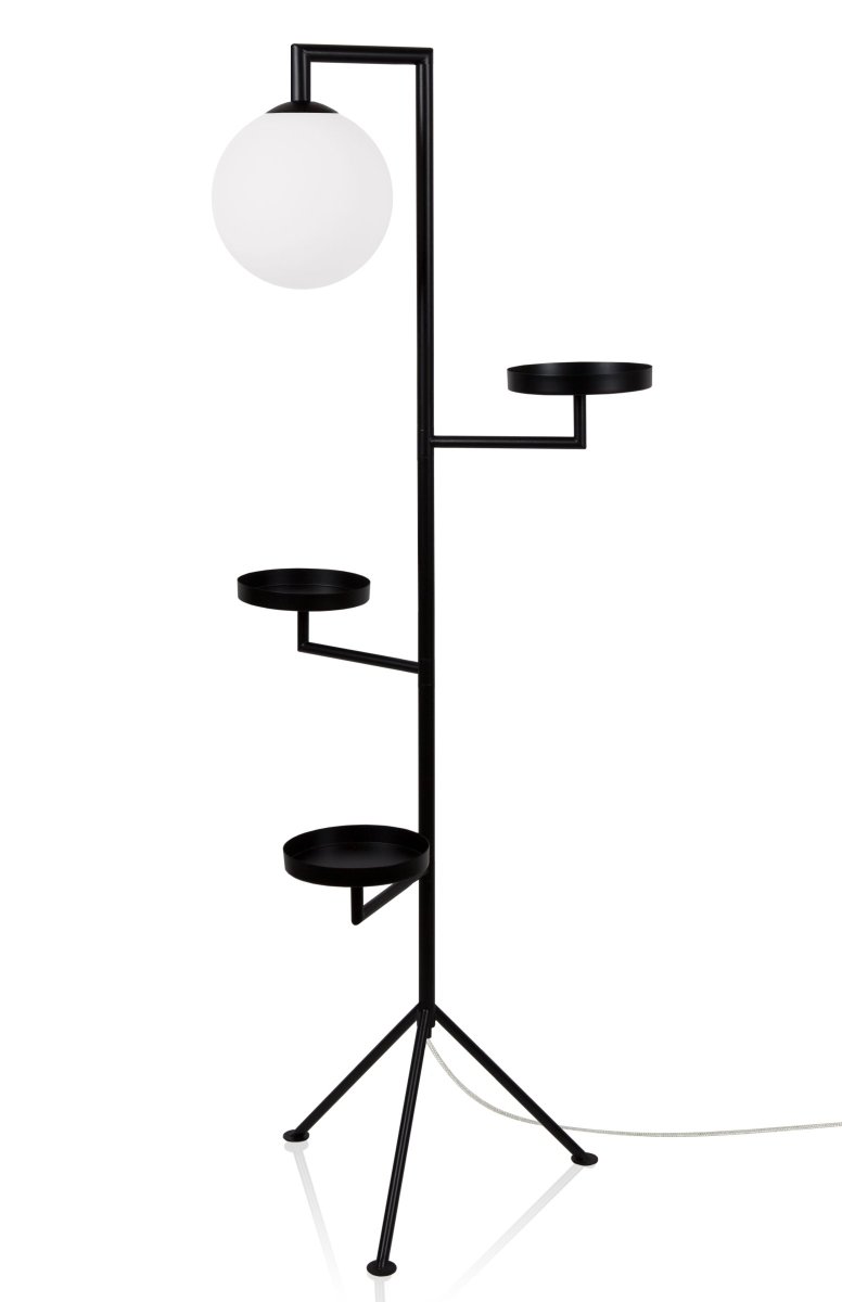 Astoria Svart gulvlampe Fra Globen Lighting - Astoria kombinerer funksjon og design, da den kan brukes i alt fra hallen, til sokkel, til leselampe.
