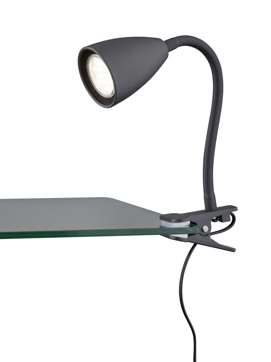 Wanda Svart klemmelampe Fra Trio Lighting - Skap individuelle øyeblikk av lys med den klassiske klemlampen Wanda.