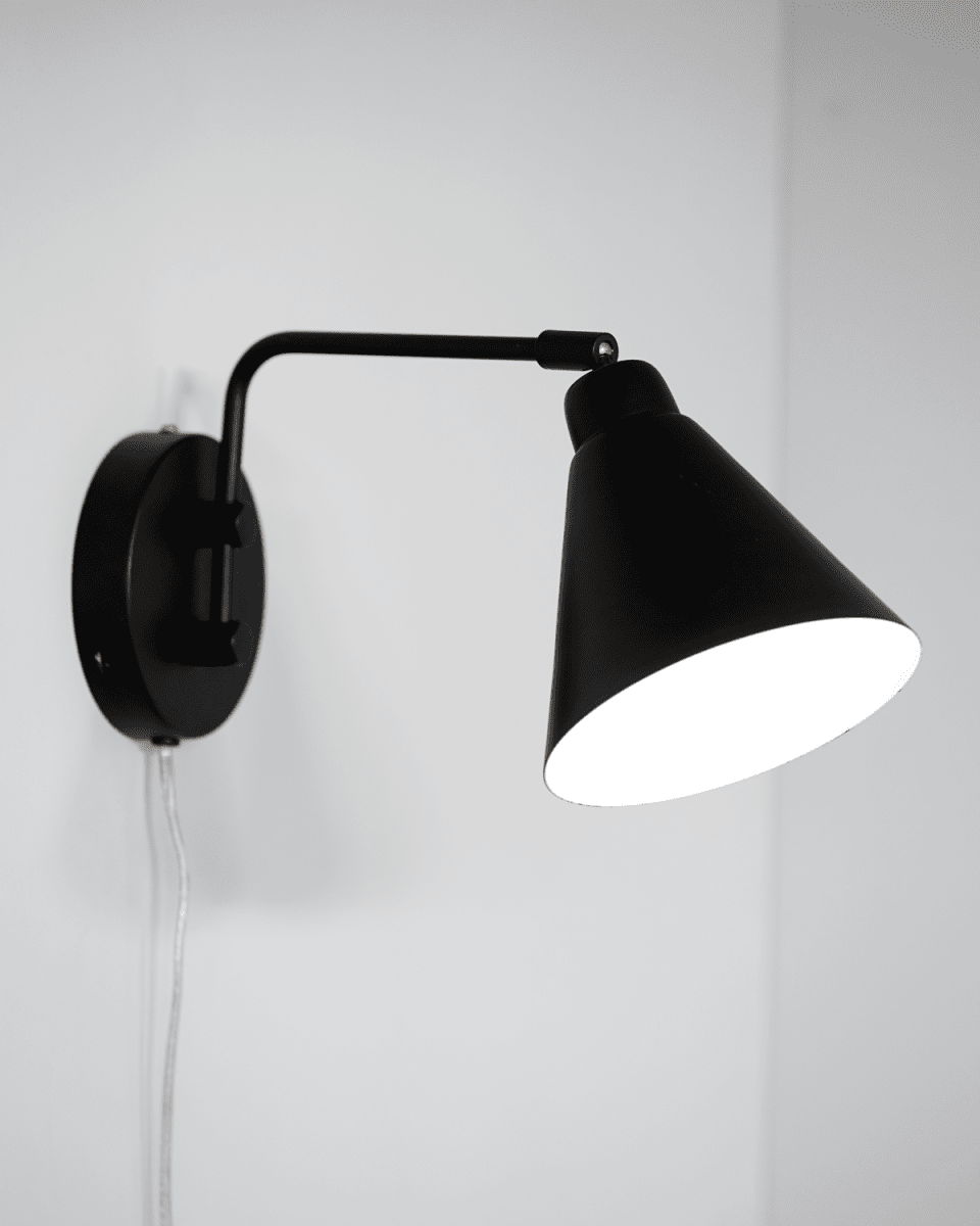 Game 30cm Svart vegglampe Fra House Doctor - Game er en fantastisk vegglampe fra House Doctor som er designet med en moderne stil i tankene.
