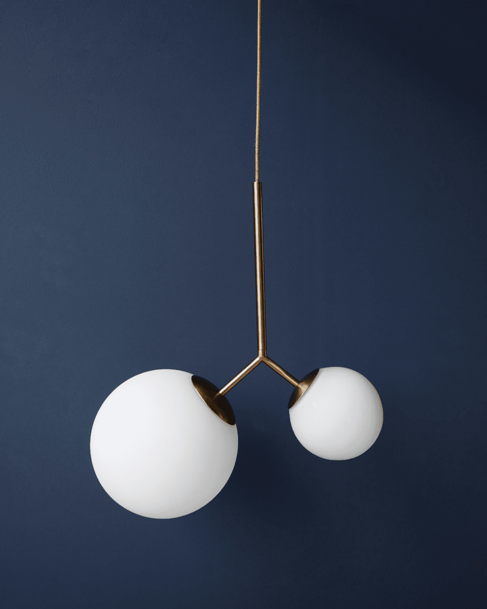 Twice 70cm Messing Taklampe Fra House Doctor - Bruk den i entréen, over spisebordet eller i et hjørne av stuen og skap en herlig og unik glød i interiøret.