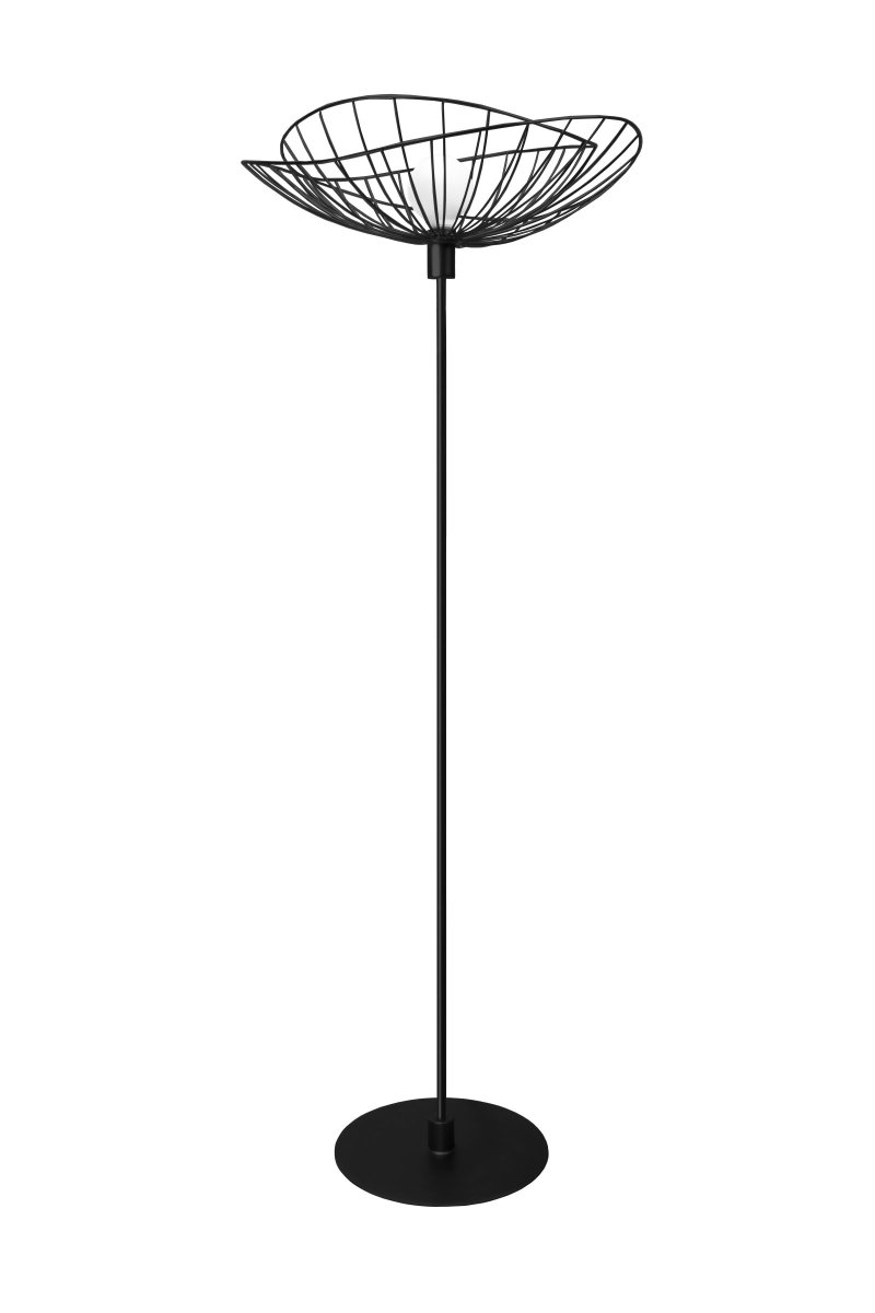 Ray Svart gulvlampe Fra Globen Lighting - Det er en lampe som tar over og setter preg p&aring;; rommet, denne er i svart metall og har en 200 cm lang svart tekstilkabel med bryter.