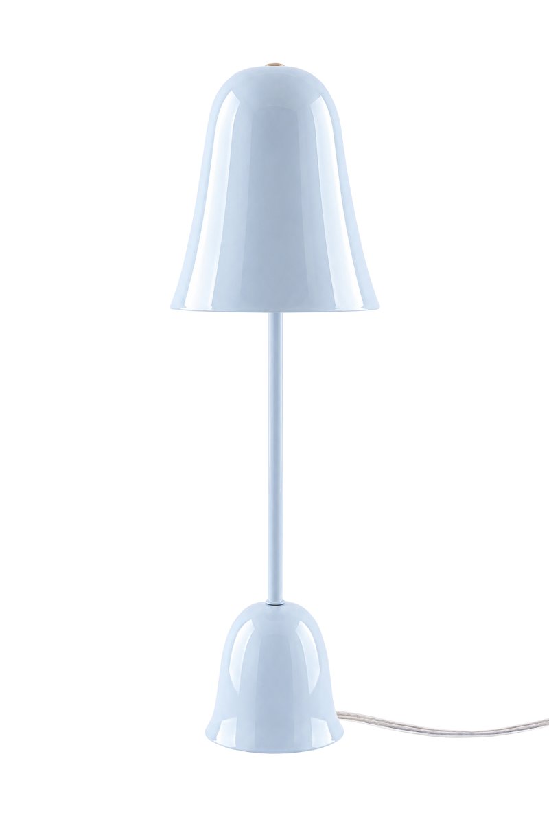 Blåklockan 50cm Lys blå bordlampe Fra Globen Lighting - Den blå klokken er en elegant og tidløs bordlampe i jern med en høyglanset lyseblå finish.