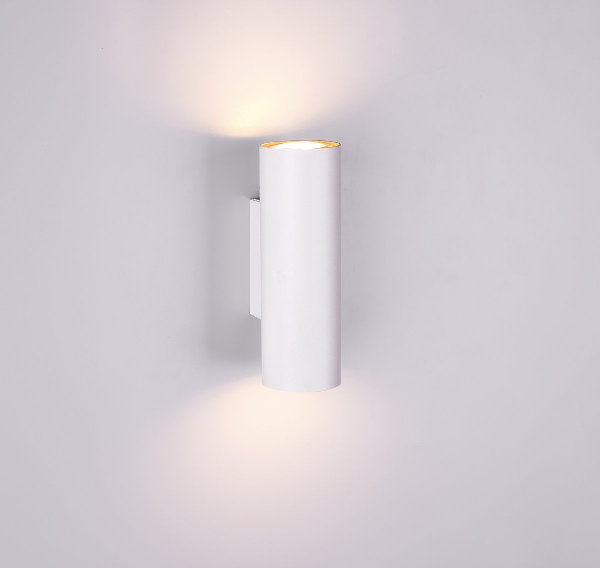 Marley 18cm Hvit vegglampe Fra Trio Lighting - MARLEY vegglampe er b&aring;de praktisk og estetisk tiltalende med sin diskrete design og h&oslash;ykvalitets utf&oslash;relse.