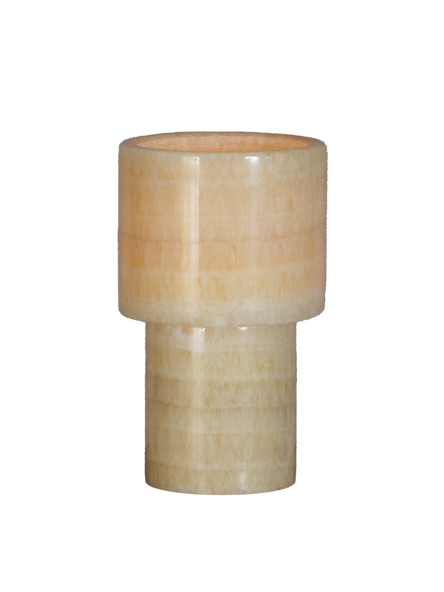 Lucie 16cm Natur bærbar Fra PR Home - Lucie oppladbar bordlampe i marmor er en elegant og stemningsfull lampe som sprer et vakkert, varmt lys.