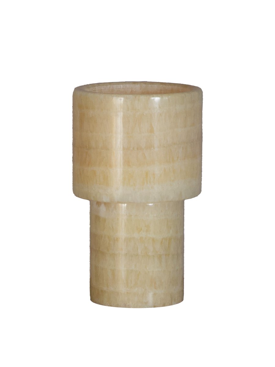 Lucie 16cm Natur bærbar Fra PR Home - Lucie oppladbar bordlampe i marmor er en elegant og stemningsfull lampe som sprer et vakkert, varmt lys.
