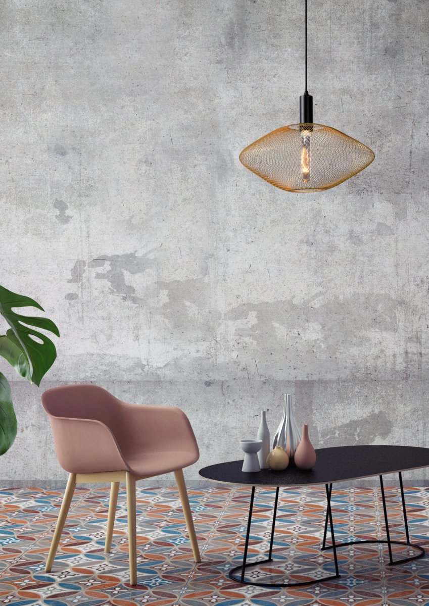 Mesh Ø45 Matt gull/messing Taklampe Fra Lucide - Hengelampen Mesh passer perfekt i et moderne interi&oslash;r, men fungerer ogs&aring; som en moderne blits i et mer klassisk milj&oslash;.
