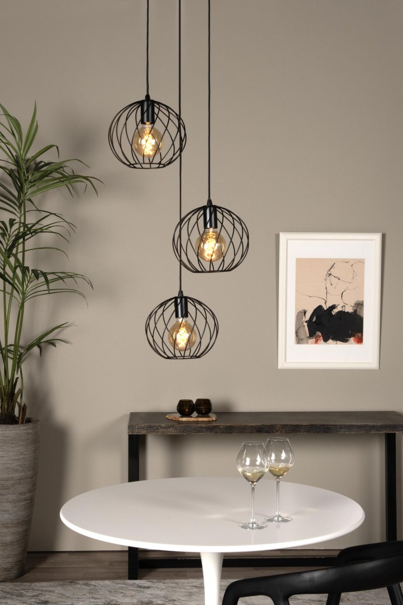 Danza Ø50 Svart Taklampe Fra Lucide - Takket være denne designen ser Danza spesielt vakker ut i kombinasjon med tre glødetrådslyskilder.