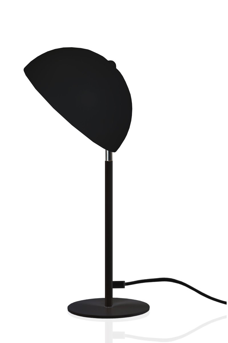Icon 36cm Svart bordlampe Fra Globen Lighting - Bordlampe i matt sortlakkert metallskjerm og fot med kromdetaljer.