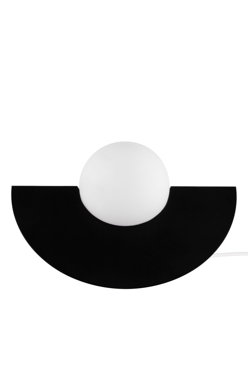 Roccia 17cm Svart bordlampe Fra Globen Lighting - Roccia er en lettplassert og ny lampe som er perfekt for; posen eller i bokhyllen.