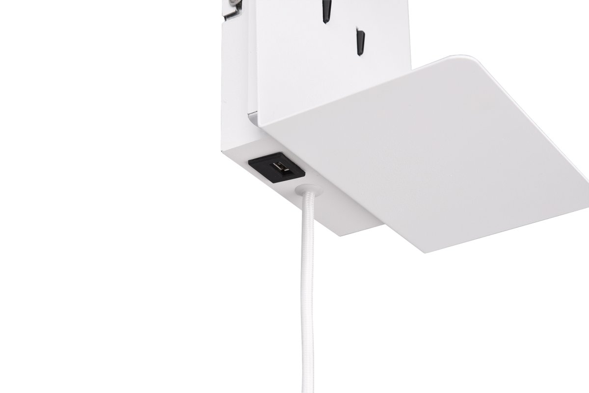 Element Hvit leselampe Fra Trio Lighting - Med hylle og USB-port for lading er den b&aring;de praktisk og funksjonell.