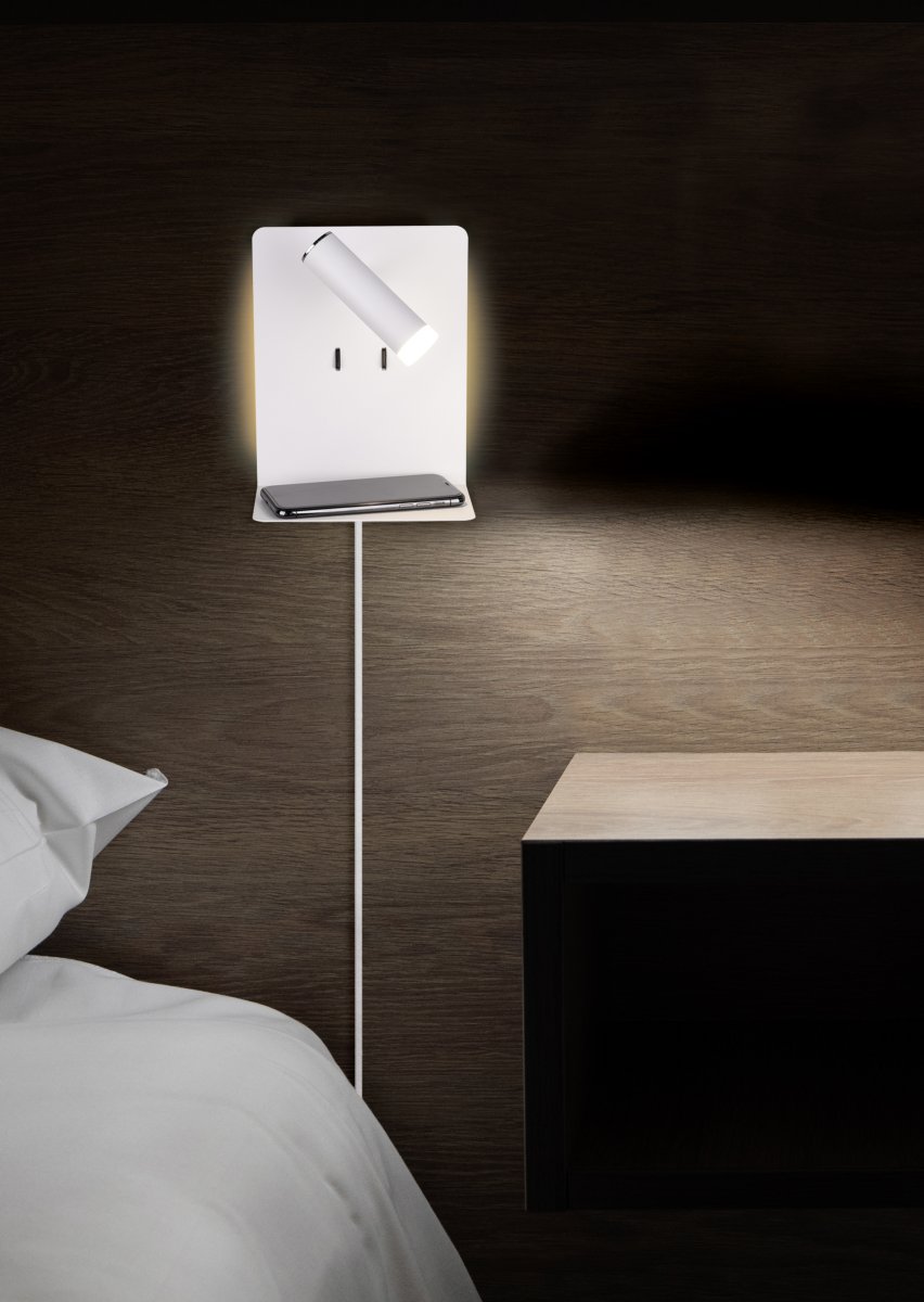 Element Hvit leselampe Fra Trio Lighting - Med hylle og USB-port for lading er den b&aring;de praktisk og funksjonell.