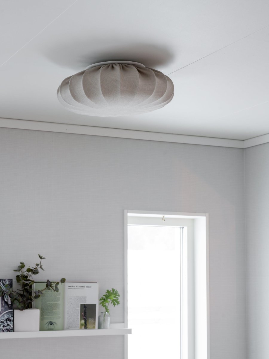 Florenzo Ø56 Grå plafond Fra PR Home - Tak i linstoff med vakker struktur.