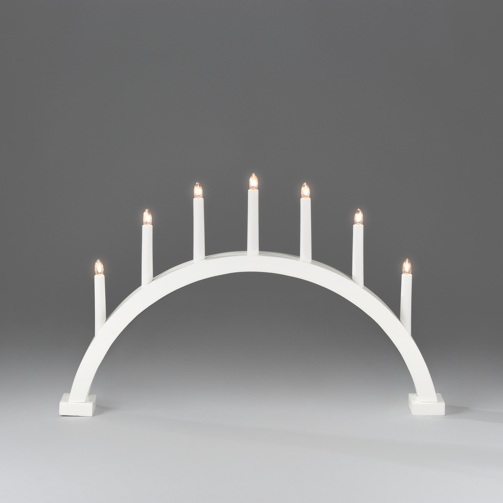 Arch 7 Lights Matt hvit Fra Konstsmide - Utstyrt med lysp&aelig;rer som gir en behagelig gl&oslash;d og bidrar til en koselig stemning i julen.