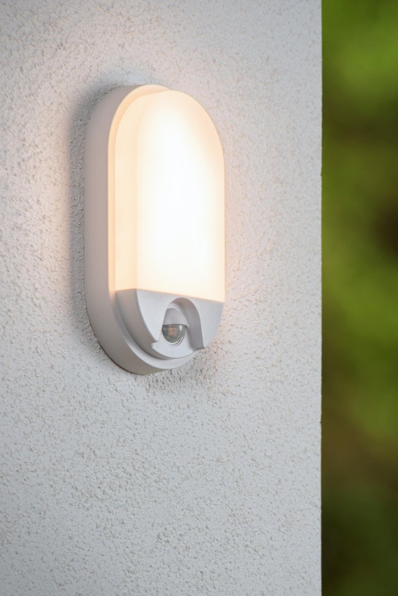 Hups Ir Hvit utendørslampe Fra Lucide - Laget av høykvalitets plast, er denne ovale vegglampen designet for å tåle tøffe utendørsforhold.