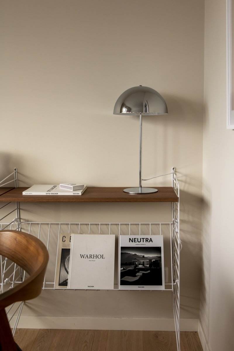 Icon 48cm Krom bordlampe Fra Globen Lighting - Dette er en st&oslash;rre versjon av Icon bordlampeserien.