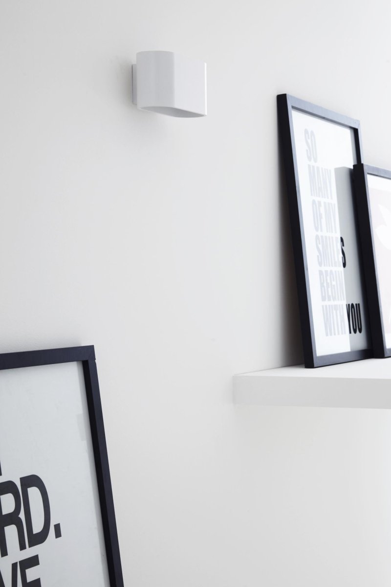 Xera 16cm Hvit vegglampe Fra Lucide - Plasser for eksempel i stuen, kontoret eller gangen for et subtilt industrielt preg.