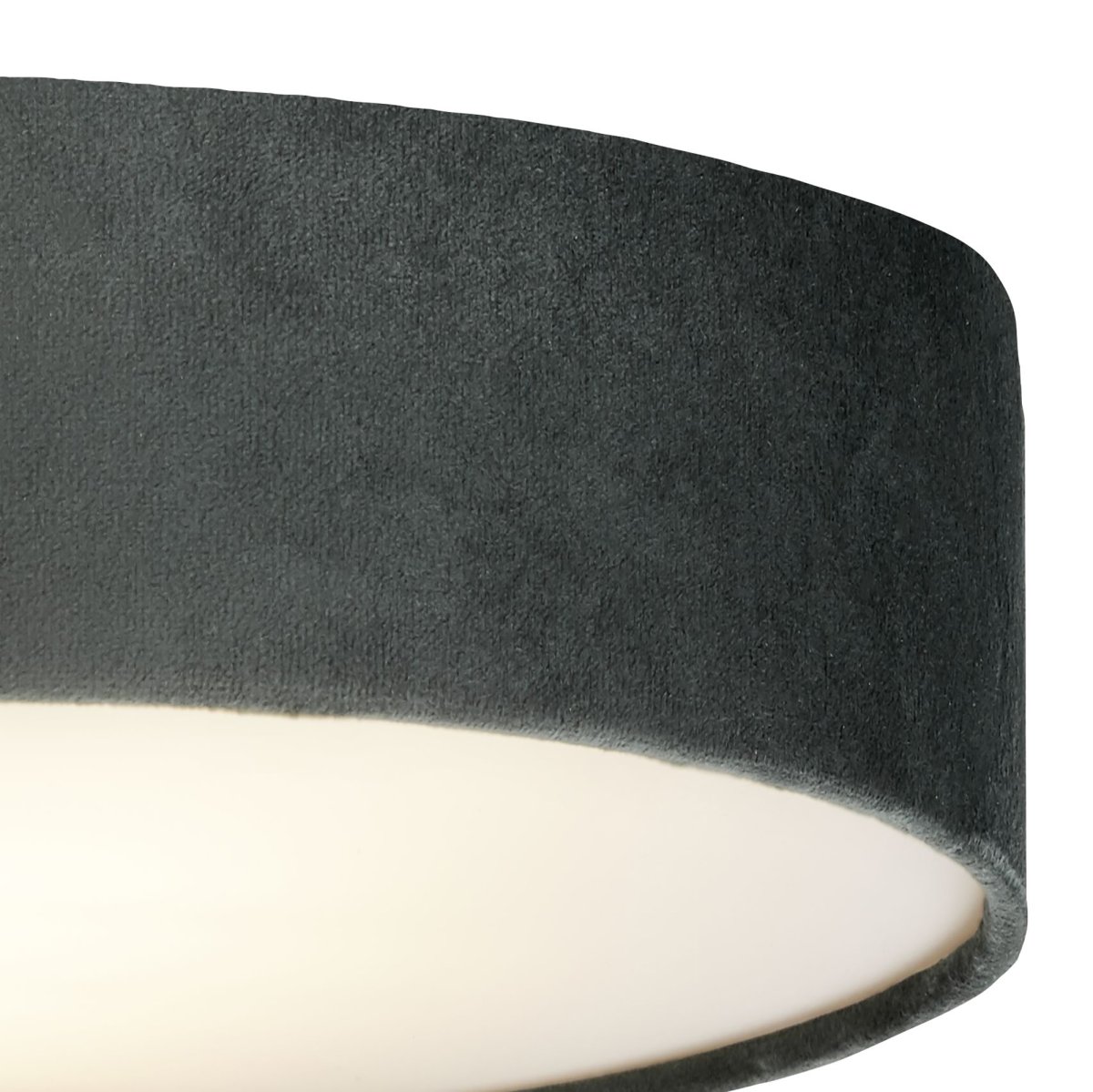 Drum Ø50 Grå plafond Fra Searchlight - Med tre lyskilder og en opal diffusor skaper den en moderne og stilig følelse i rommet.