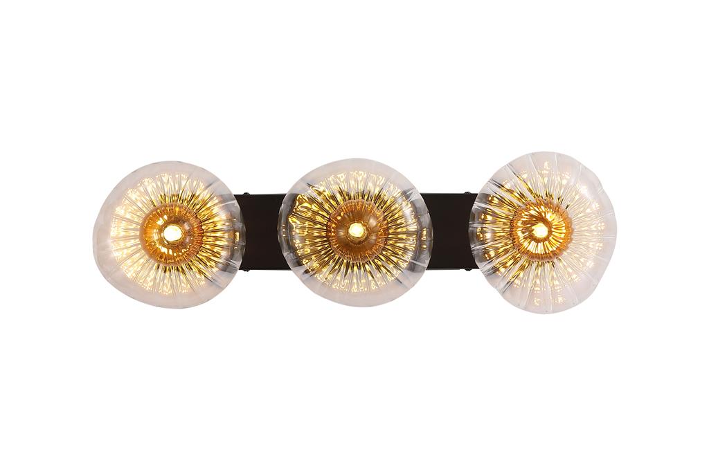 Sunbeam 52cm Gjennomsiktig/svart vegglampe Fra Searchlight - De runde, riflede skjermene i gjennomsiktig glass har en vakker ravfarget kuppel inni som skaper liv og struktur, samtidig som den sprer lyset mykt og behagelig i rommet.