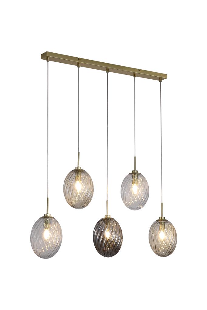 Whirl 92cm Messing Taklampe Fra Searchlight - De virvlende ribbene i glasset skaper struktur og en levende lysfordeling som gir rommet en myk og innbydende atmosfære.