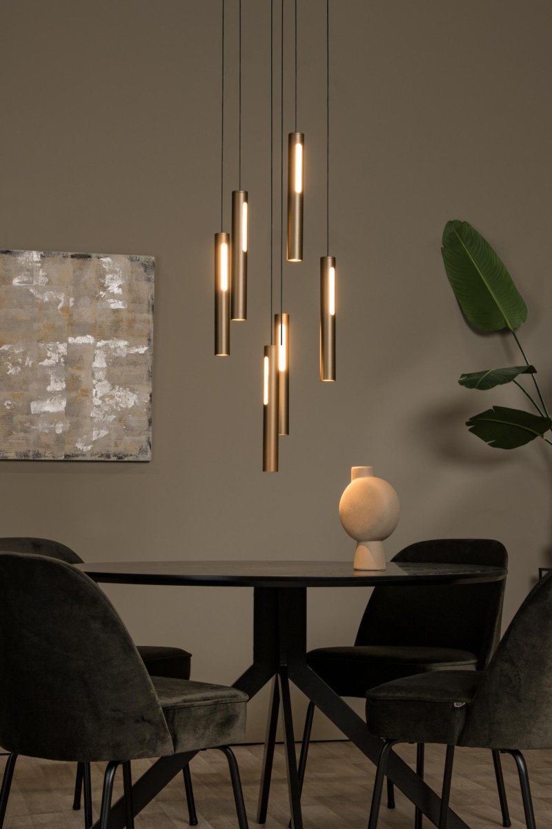Griffith Ø38 Bronse Taklampe Fra Lucide - Unike produktegenskaper:Med integrerte dimbare LED-p&aelig;rerUtstyrt med varmt hvitt lys (2700K)Lampen er justerbar i h&oslash;ydenLett &aring; koble til en dimmer (ekskl.