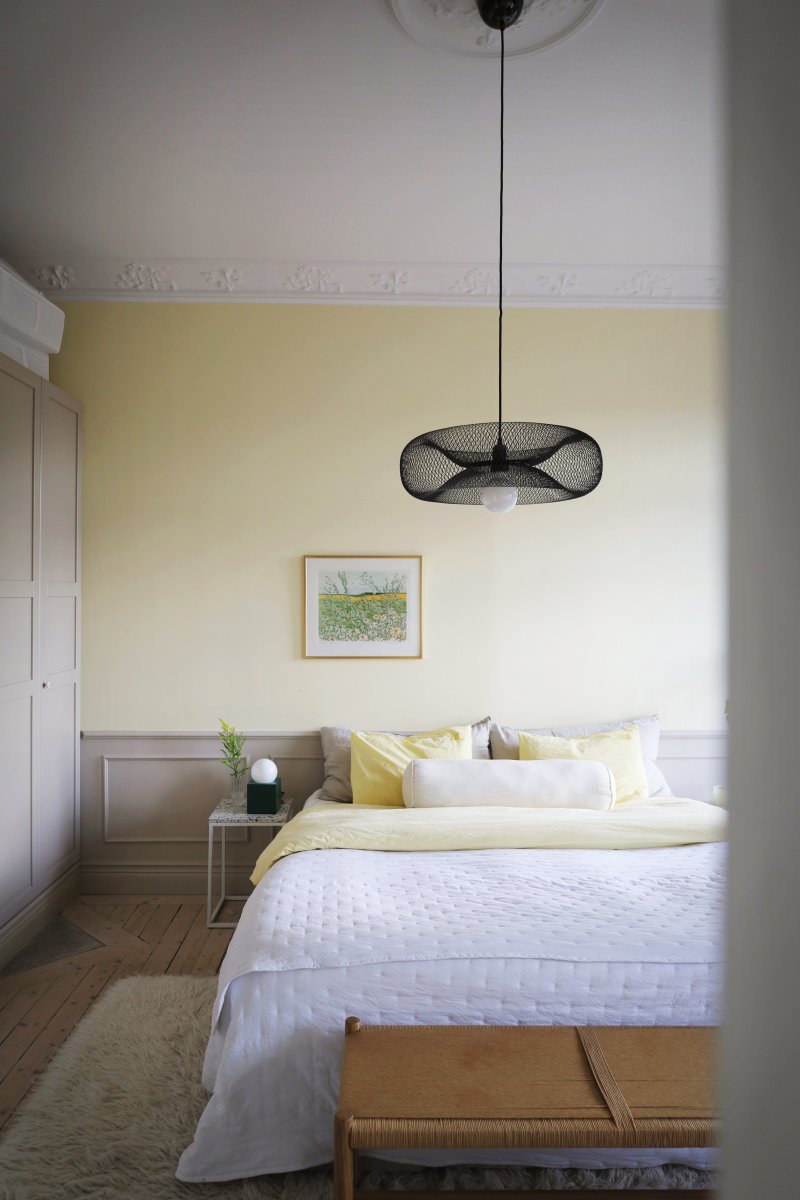 Torus Ø50 Svart Taklampe Fra Globen Lighting - Torus &auml;r en luftig och mjuk pendel tillverkad av galvaniserat svart metalln&auml;t.