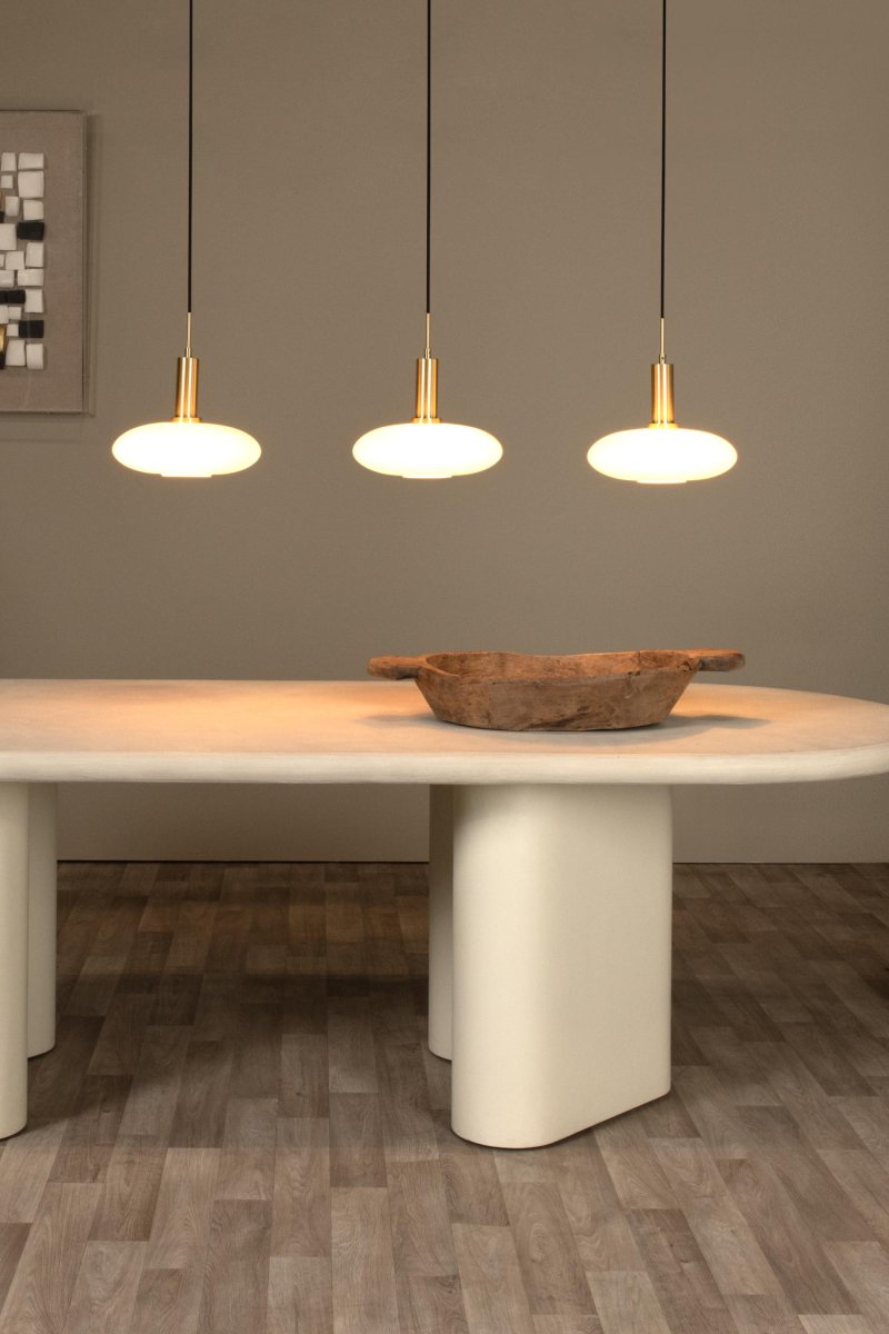 Singala 126cm Matt gull/messing Taklampe Fra Lucide - Den runde glasskulen som utgjør lampeskjermen skaper den rette stemningen for alle anledninger, spesielt når Singala er koblet til en kompatibel dimmer.