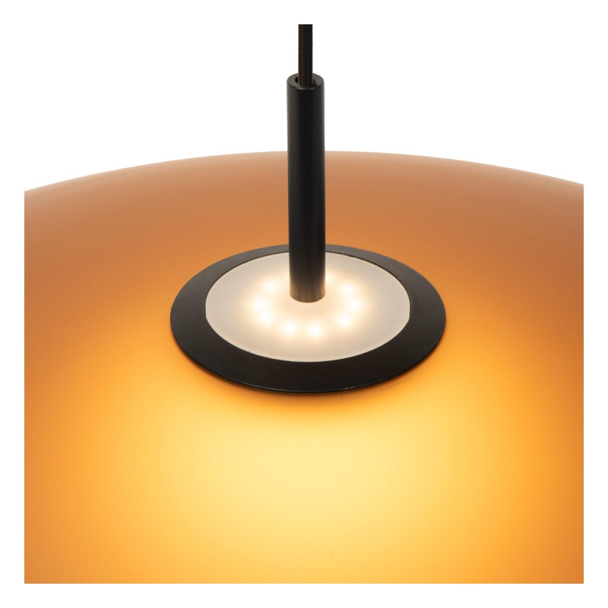 Menga Ø60 Rav Taklampe Fra Lucide - Denne originale pendellampen, laget av satengmatt glass av h&oslash;y kvalitet, har en innebygd linse som gir b&aring;de et klart lys nedover og en myk gl&oslash;d.