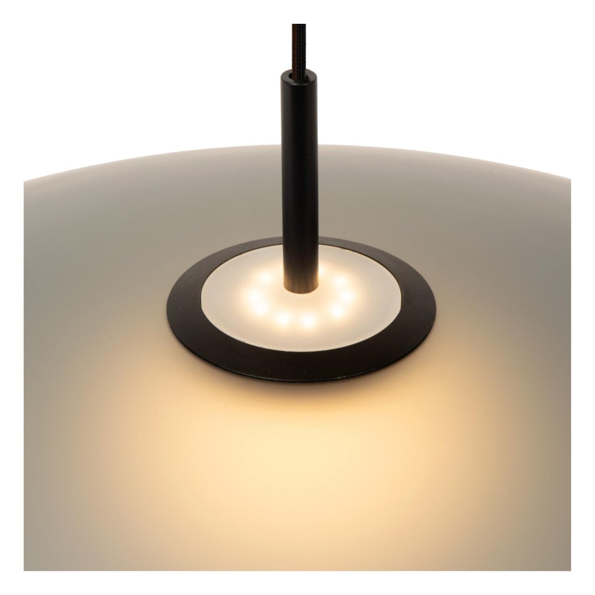 Menga Ø60 Røykfarget Taklampe Fra Lucide - Denne originale pendellampen, laget av satengmatt glass av h&oslash;y kvalitet, har en innebygd linse som gir b&aring;de et klart lys nedover og en myk gl&oslash;d.