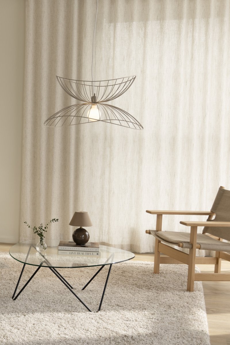 Ray Ø70 Beige Taklampe Fra Globen Lighting - Ray er en metallpendel med en organisk, mykt bølgende form.
