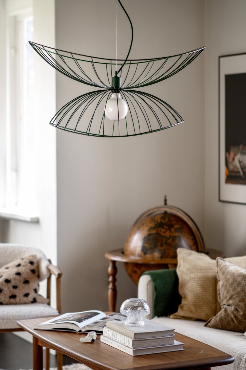 Ray Ø70 Grønn Taklampe Fra Globen Lighting - Ray er en metallpendel med en organisk, mykt bølgende form.